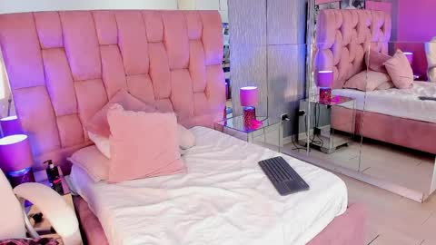Emily online show from April 25, 1:41 pm