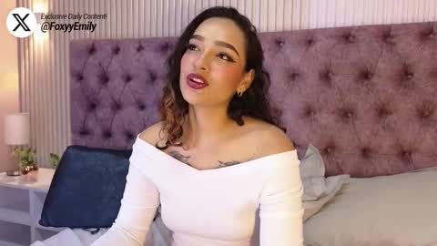 Snapshot of emily_foxyy chatting on October 17, 8:12 pm Emily online show from October 17, 8:12 pm
