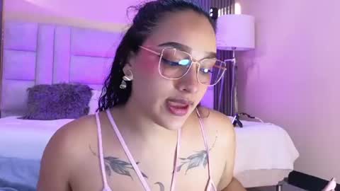 Emily online show from August 4, 7:20 pm