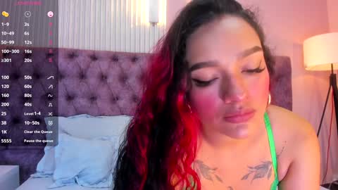 Snapshot of emily_foxyy chatting on December 21, 7:38 pm Emily online show from December 21, 7:38 pm
