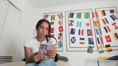 emily_gaviria1 online show from June 20, 7:17 pm