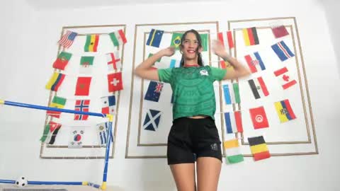 emily_gaviria1 online show from June 19, 7:06 pm