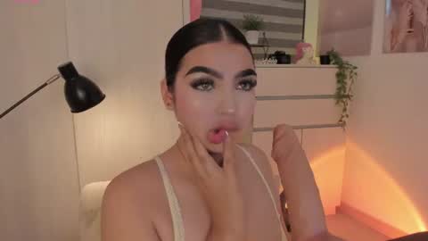EmilyKenner  Independent model  online show from July 15, 12:43 pm