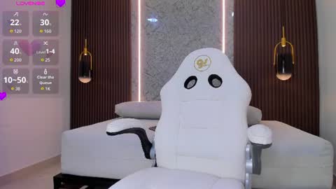 emily_kovac online show from June 10, 11:42 am