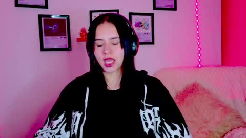 Emily Lindey online show from August 5, 6:53 am
