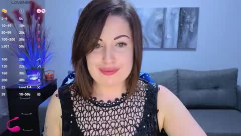 Snapshot of emily_midlton chatting on October 10, 2:11 pm Emily online show from October 10, 2:11 pm
