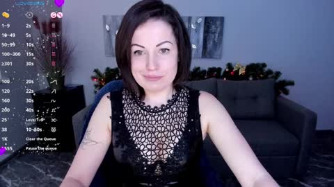 Snapshot of emily_midlton chatting on January 7, 7:20 am Emily online show from January 7, 7:20 am