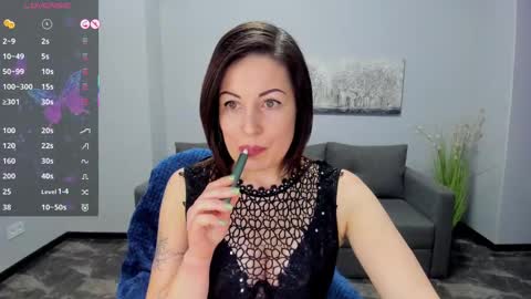 Snapshot of emily_midlton chatting on February 28, 5:48 pm Emily online show from February 28, 5:48 pm