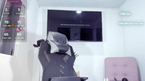 emily_palmeer online show from March 10, 10:52 am