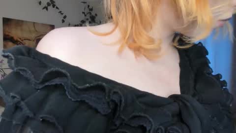 Snapshot of emily_relishh chatting on September 20, 1:31 pm emily_relishh online show from September 20, 1:31 pm