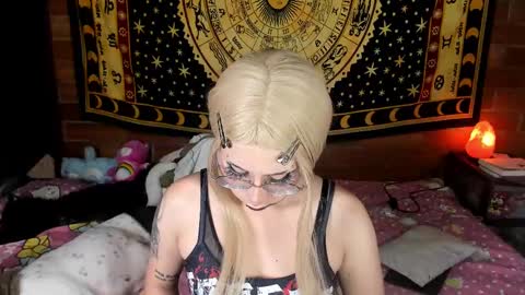 Snapshot of emily_salvatore chatting on February 8, 2:26 am emily_salvatore online show from February 8, 2:26 am