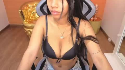 emily_smith_t online show from July 28, 12:48 pm