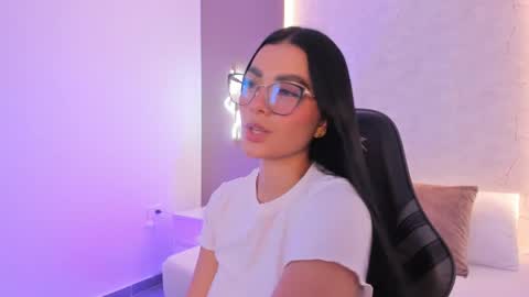 emily_tolson online show from March 5, 7:31 pm