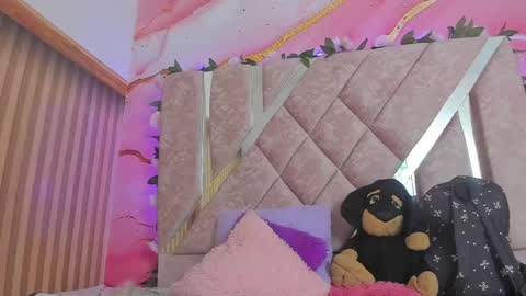emily_velvet_ online show from April 30, 8:57 pm