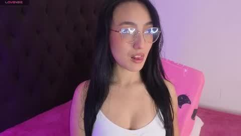 emily_vermont online show from July 23, 11:40 am