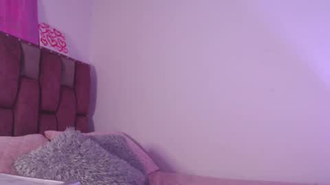 emily_w2 online show from February 18, 7:10 pm