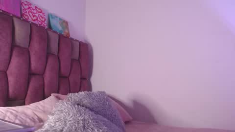 emily_w2 online show from January 11, 4:39 am