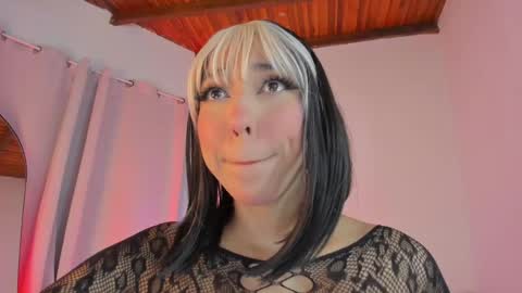 emily_walker4 online show from May 12, 4:10 am