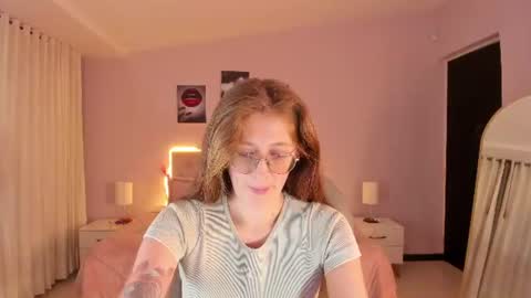 emily_warren__ online show from August 3, 8:03 pm