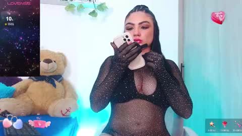 Snapshot of emily_white_1 chatting on February 23, 3:29 am Emily White online show from February 23, 3:29 am