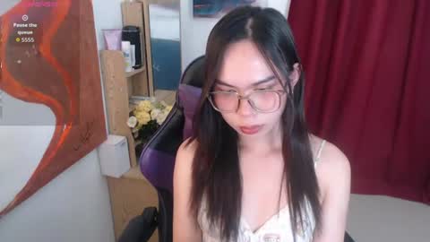 emily_xo143 online show from June 20, 2:42 pm