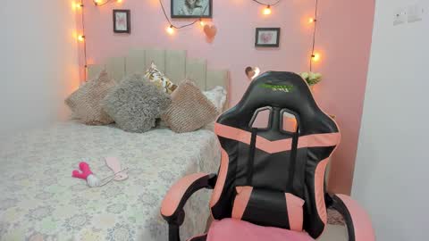 Emily online show from November 2, 7:06 pm