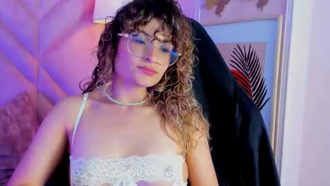 Emilyjonnes  online show from February 26, 8:41 pm