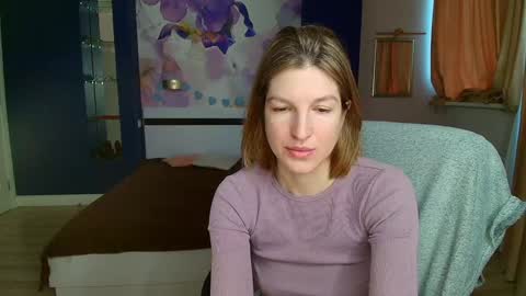 EmilyWalkers online show from December 15, 6:51 am