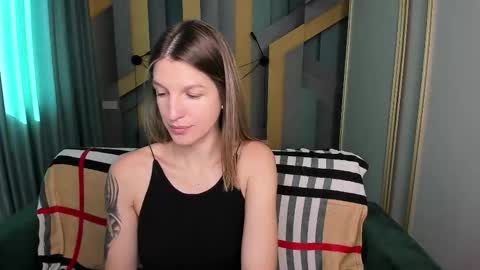 EmilyWalkers online show from September 22, 7:18 am