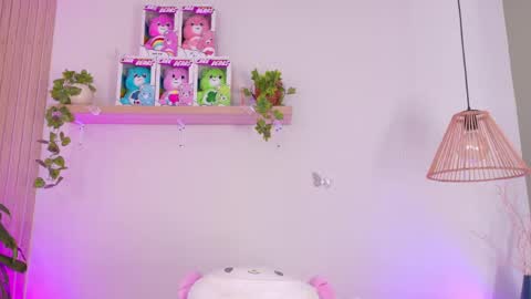Emily Bank online show from May 4, 8:34 pm