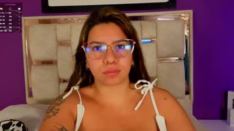 emilyy_cooperr online show from May 1, 12:08 pm