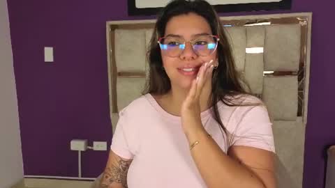 emilyy_cooperr online show from August 4, 1:17 pm