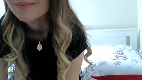 Snapshot of emilyy_miller chatting on February 22, 6:15 pm emilly online show from February 22, 6:15 pm