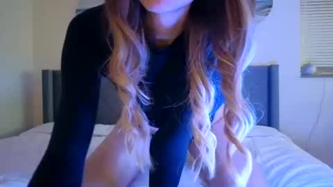 Snapshot of emilyy_miller chatting on October 5, 10:59 pm emilly online show from October 5, 10:59 pm