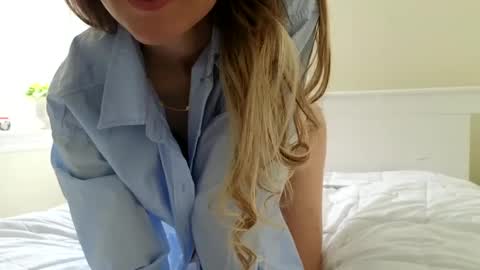 Snapshot of emilyy_miller chatting on March 8, 4:05 pm emilly online show from March 8, 4:05 pm