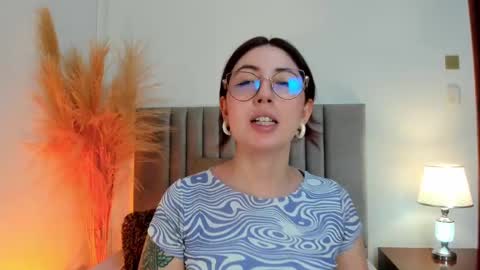 Snapshot of emilyywatson chatting on February 10, 11:36 am Emilyy Watson online show from February 10, 11:36 am