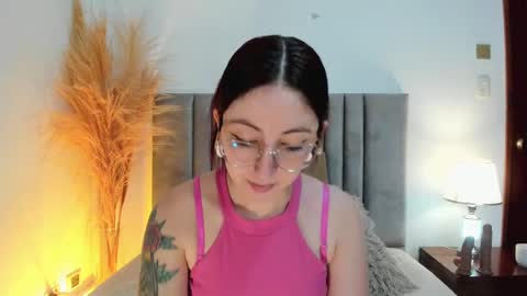 Snapshot of emilyywatson chatting on February 19, 11:38 am Emilyy Watson online show from February 19, 11:38 am