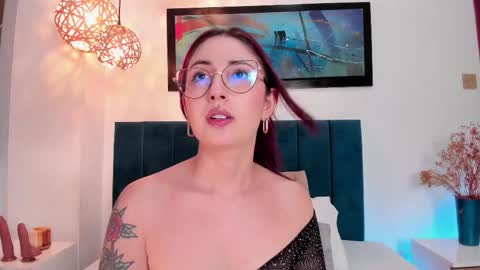 Snapshot of emilyywatson chatting on September 11, 12:33 am Emilyy Watson online show from September 11, 12:33 am