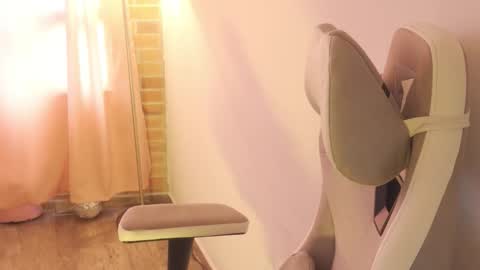 emma online show from December 19, 7:17 pm