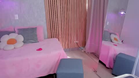   online show from February 4, 9:18 pm