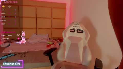 emma__js_ online show from June 12, 1:30 pm