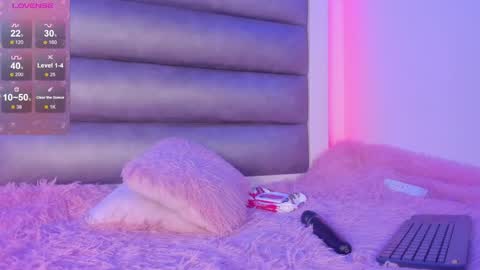 emma__js_ online show from June 5, 6:52 am