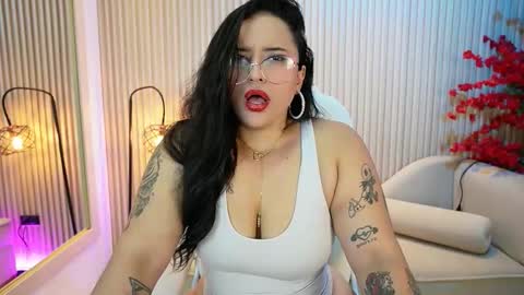 emma__walkerr_ online show from October 8, 7:29 pm