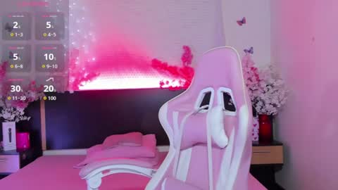 emma_ayala online show from August 4, 7:09 pm