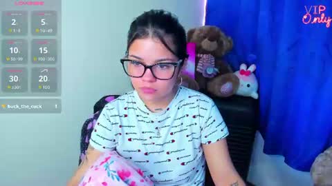 emma_boo_ online show from July 9, 4:09 pm