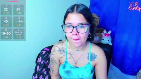 emma_boo_ online show from July 22, 2:40 pm