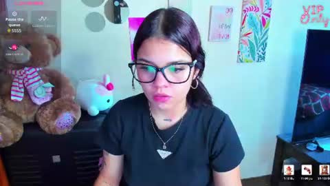 emma_boo_ online show from June 23, 2:59 pm