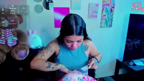 emma_boo_ online show from July 1, 9:03 pm