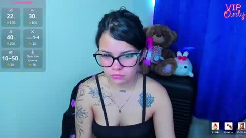 emma_boo_ online show from July 25, 5:09 pm