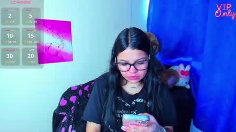emma_boo_ online show from July 3, 2:56 pm